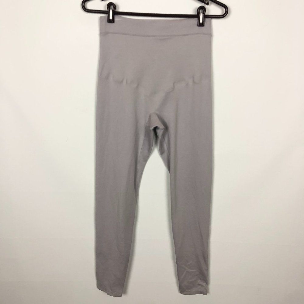 Hue 17174 Gray Made to Move Shapers Legging